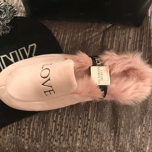 💞Pink Victoria’s Secret House Shoes Sz. 9-10💞